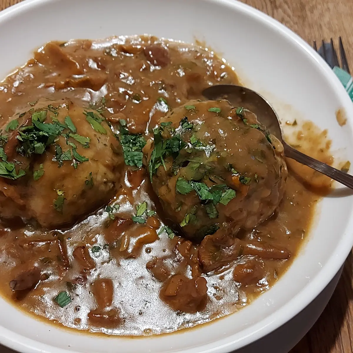 Eierschwammerlgulasch