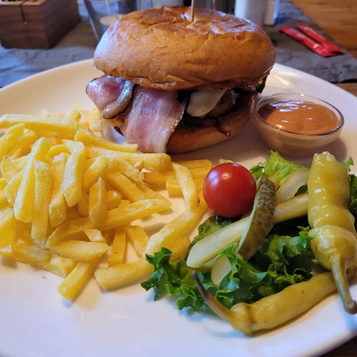 Hamburger Mit Pommes Frites