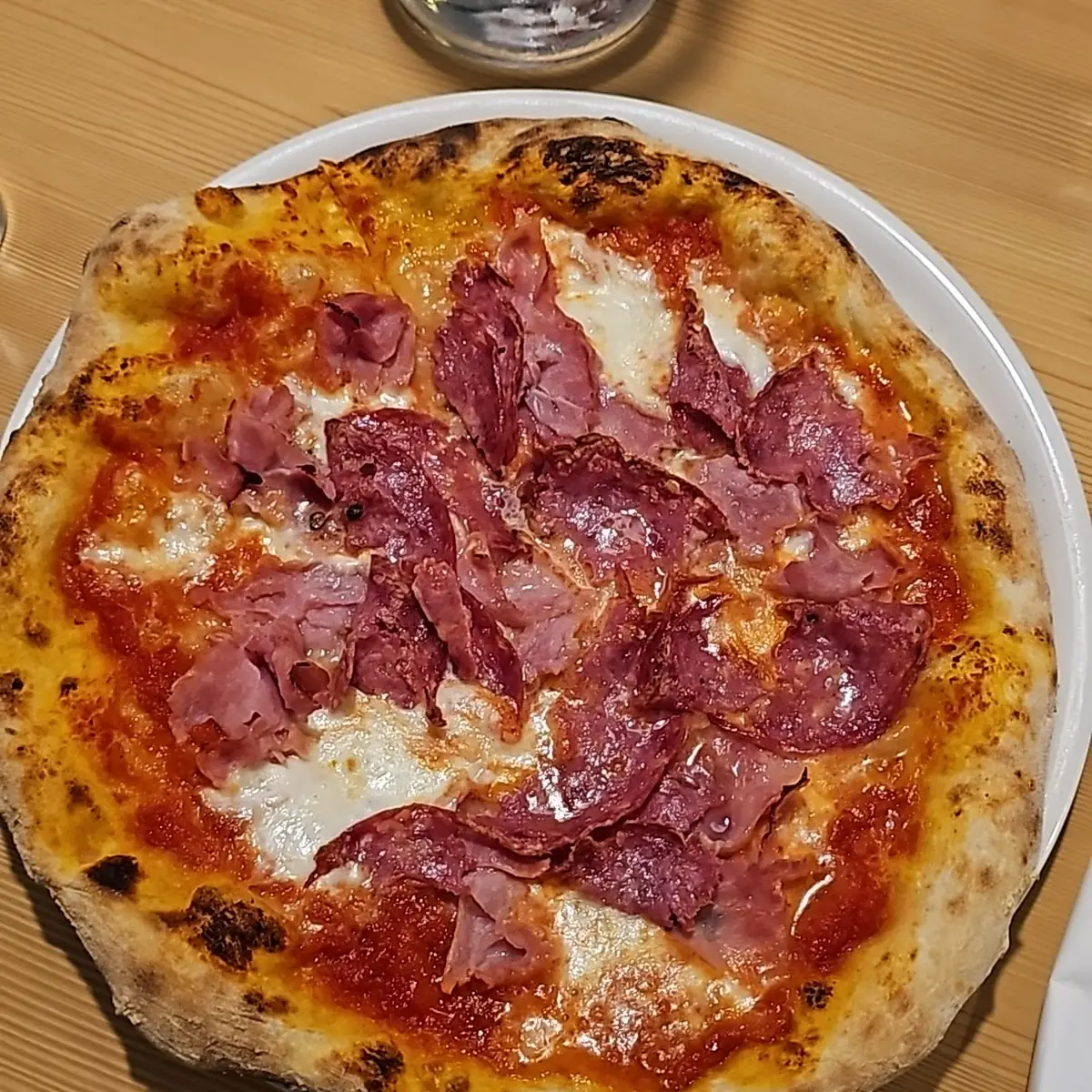 Pizza Salami Und Schinken