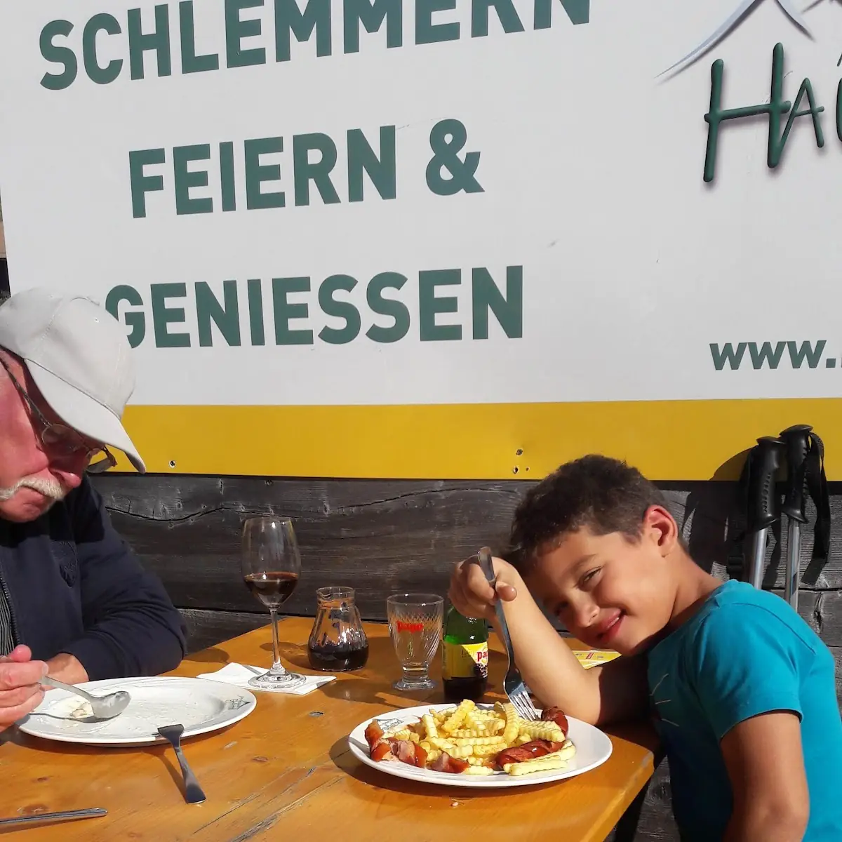 Grillwürstl Mit Pommes Frites