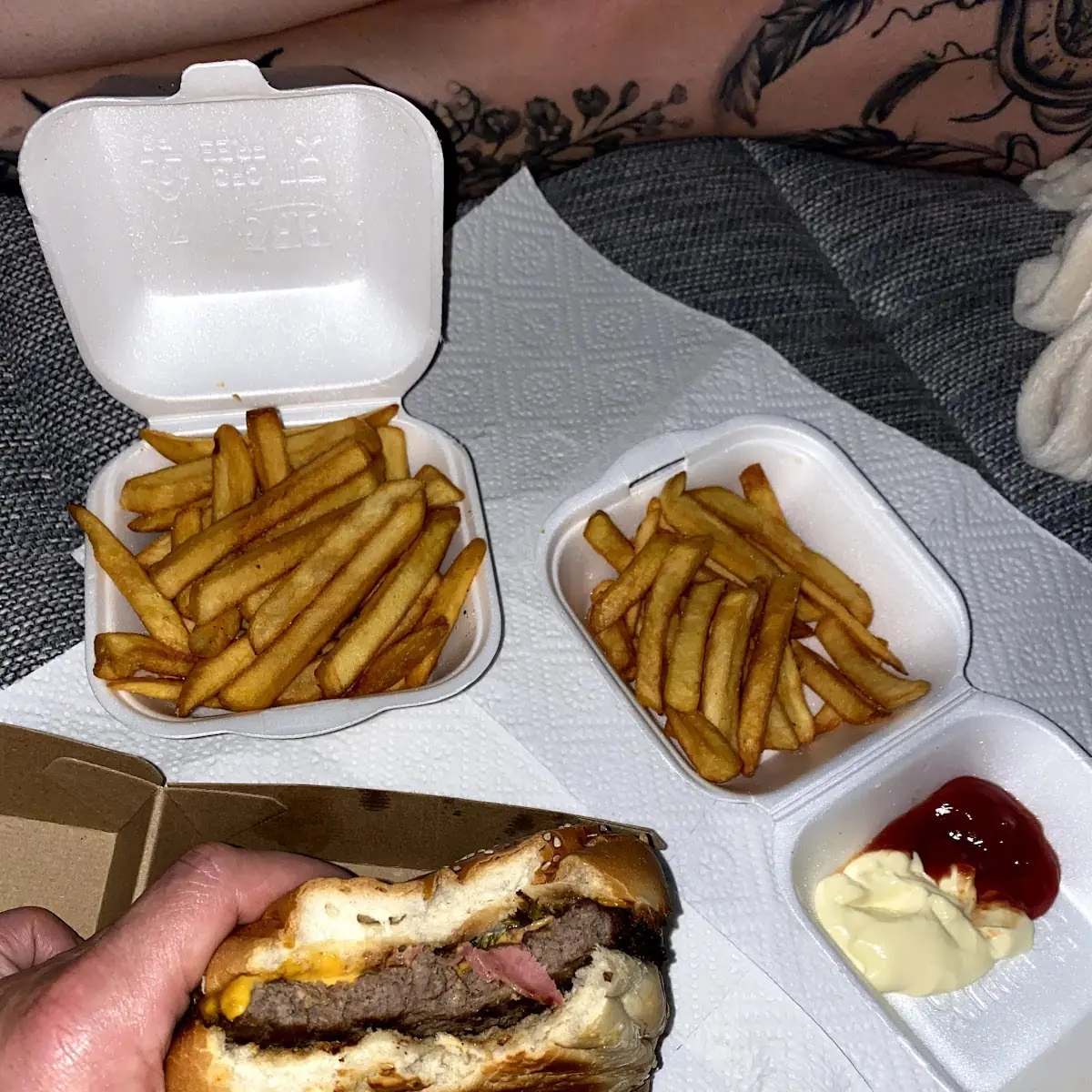Bacon Cheeseburger Mit Pommes Frites