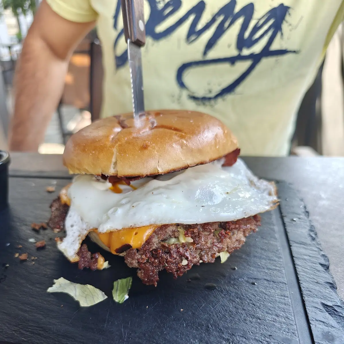 Hotline 5 House Burger