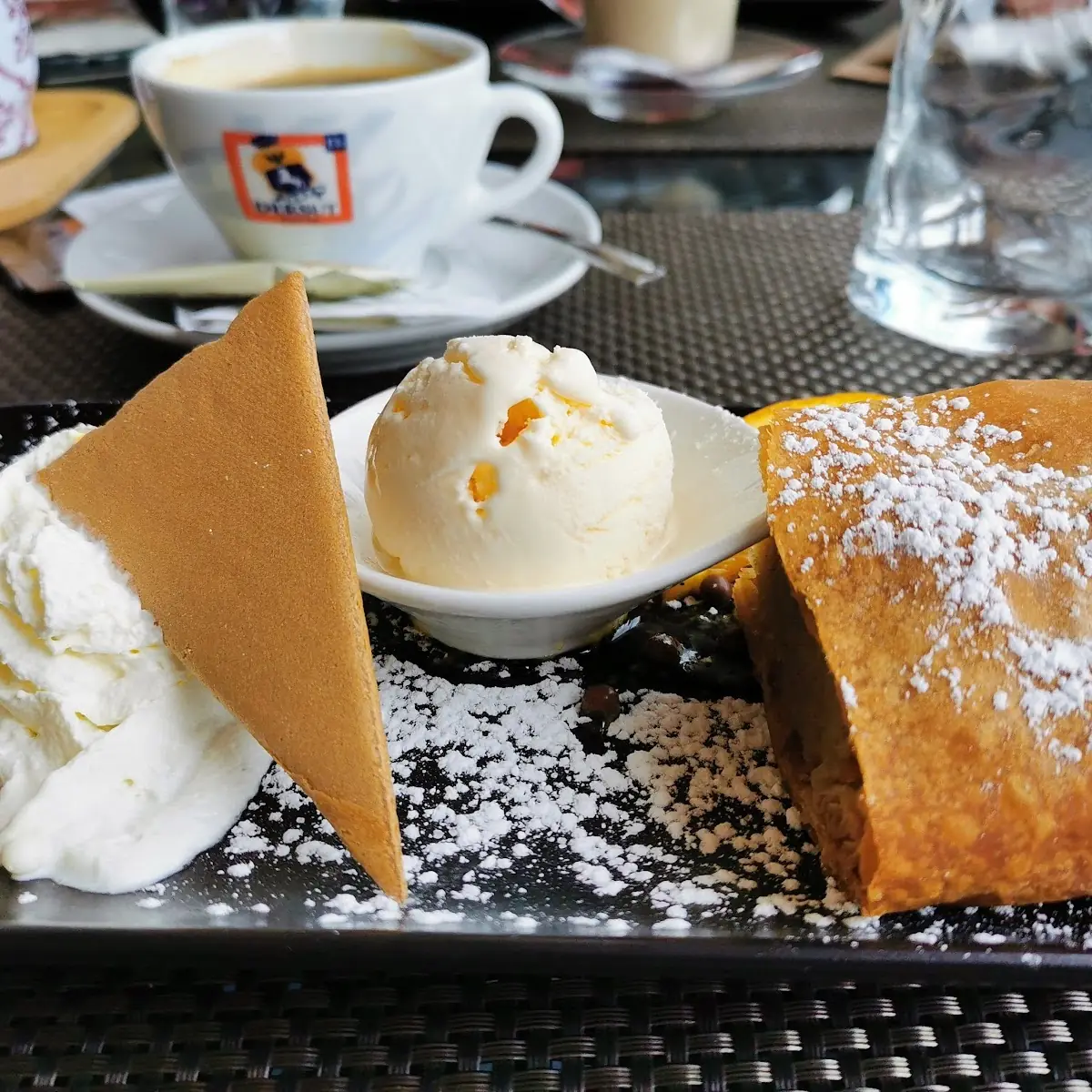 1 2 Apfelstrudel Mit Eis