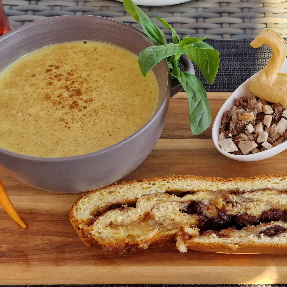 Kirchtagssuppe Mit Reindling