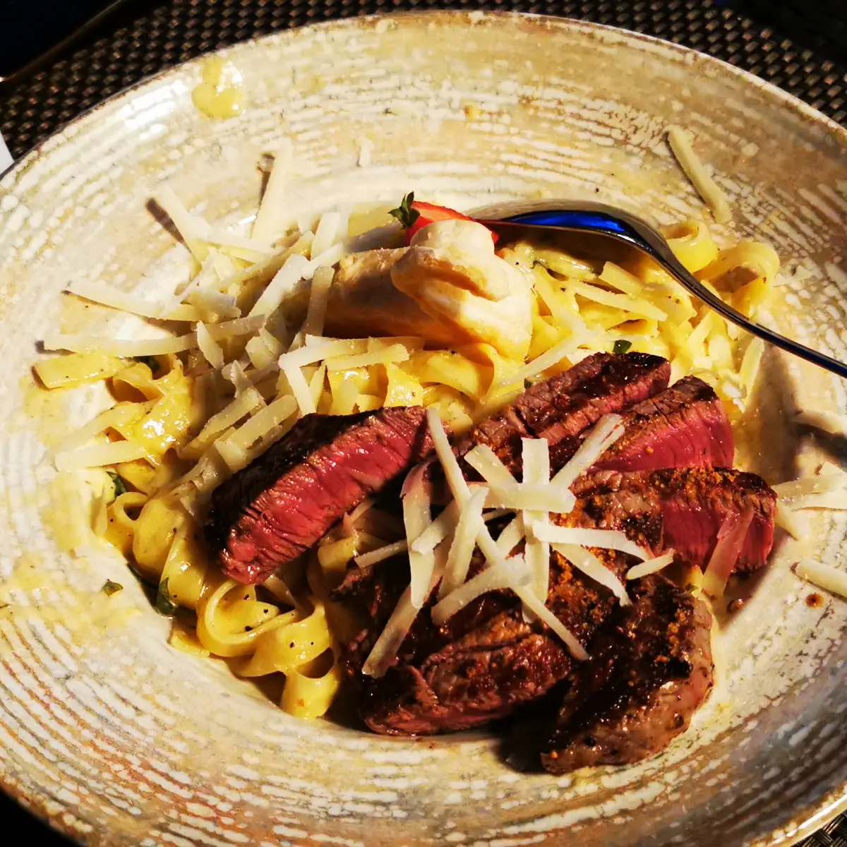 Trüffel Tagliatelle Mit Filetstreifen