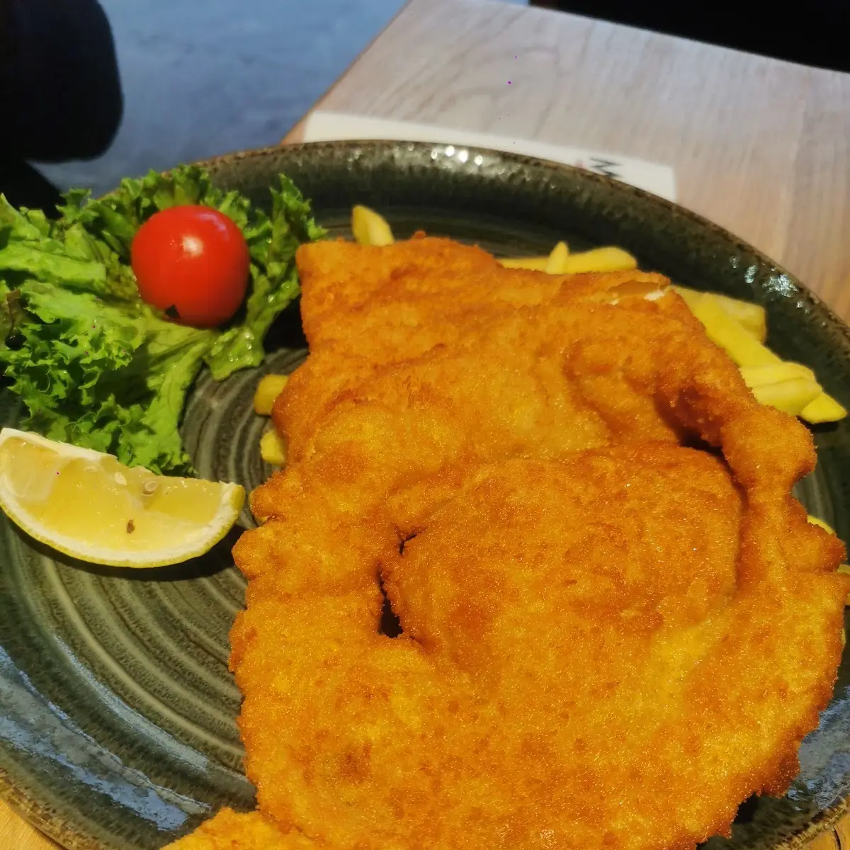 Wiener Schnitzel Mit Pommes Und Salat