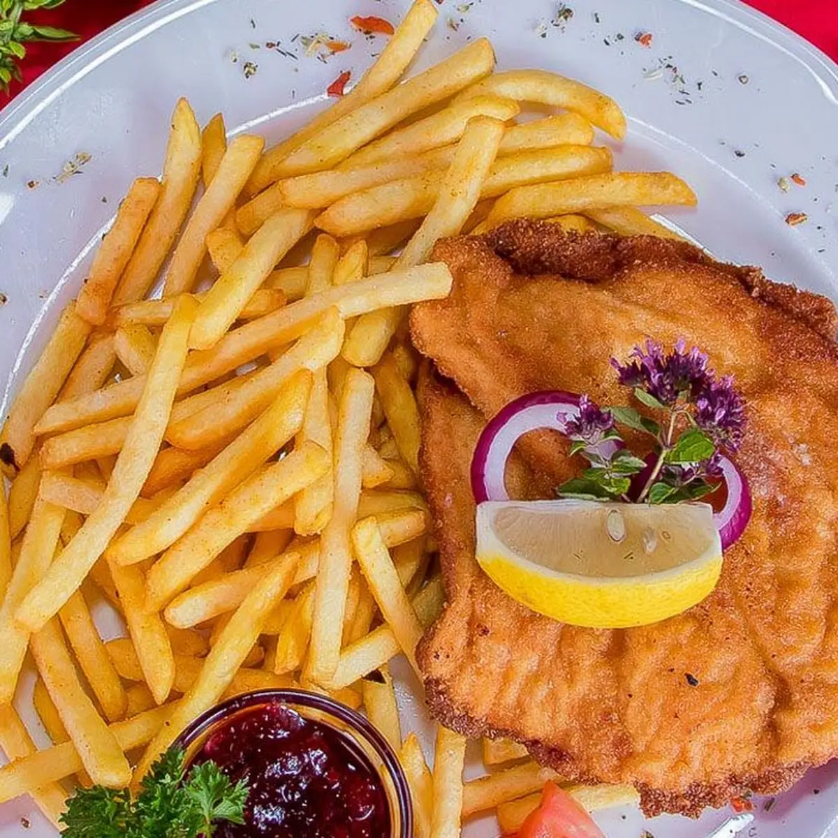 Wiener Schnitzel Mit Pommes Frites