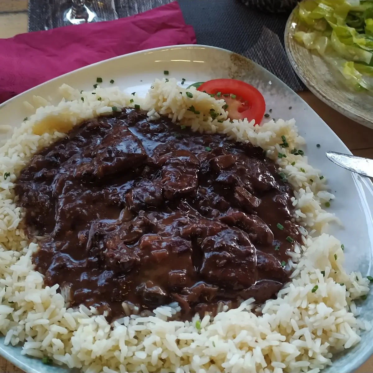 Wildleber Mit Reis Und Beilagensalat