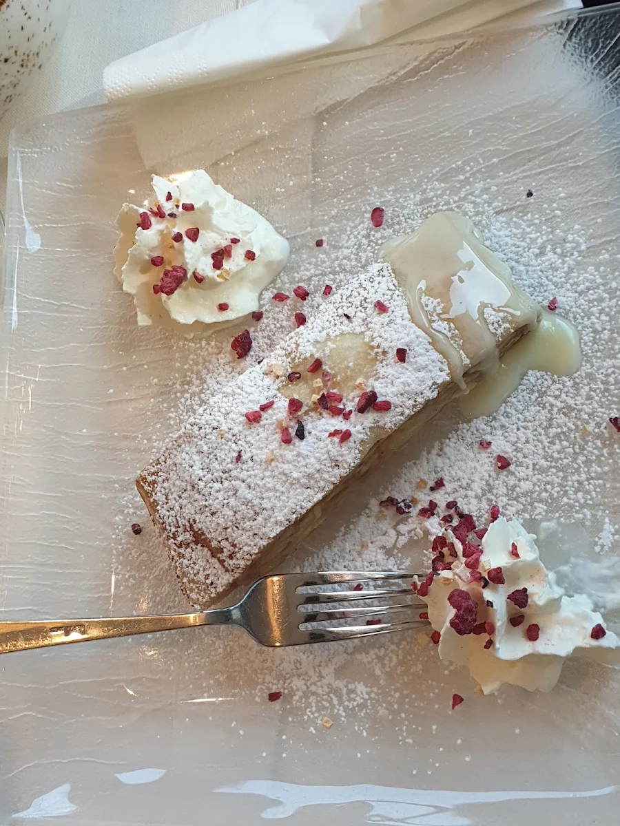 Apfelstrudel Mit Sahne