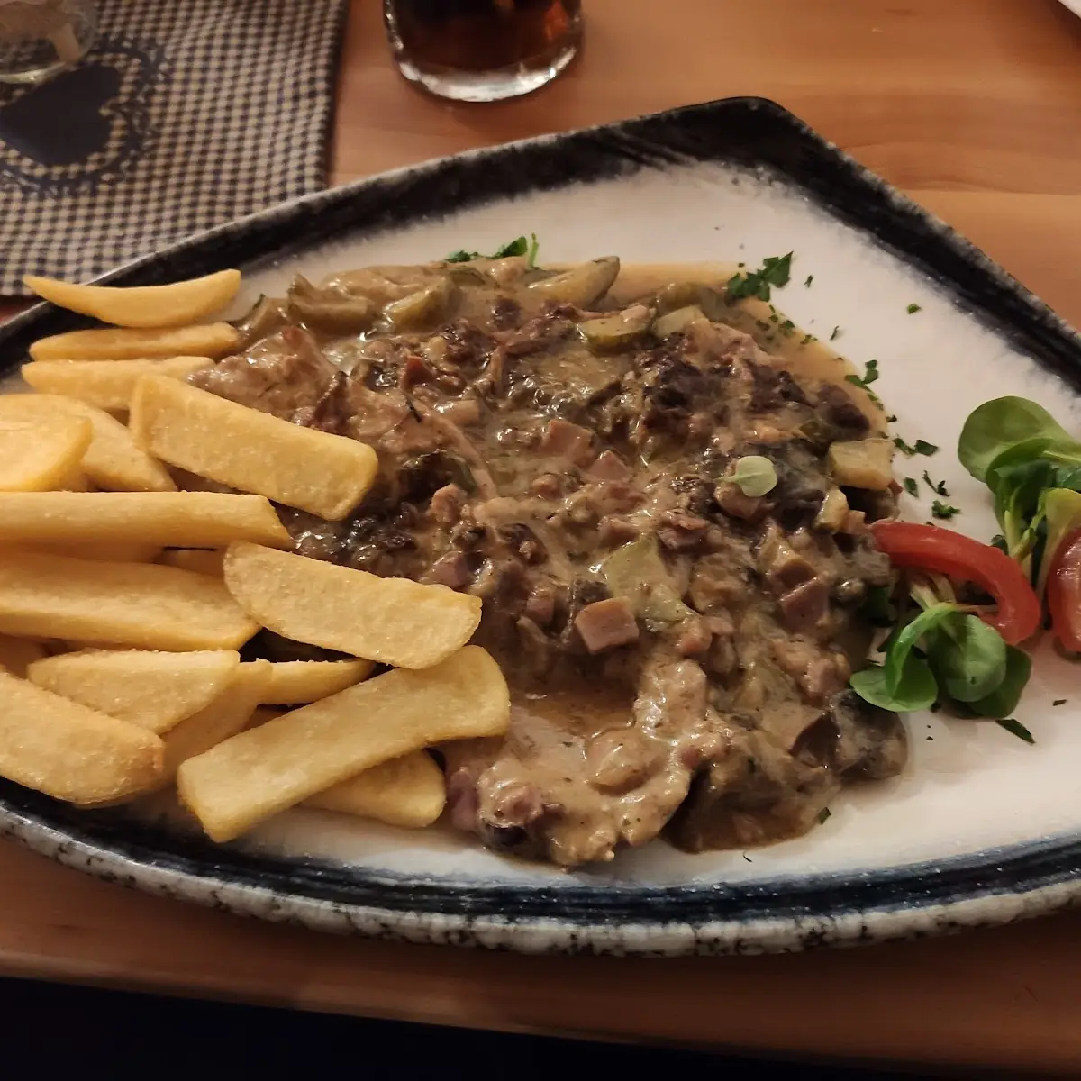 Jägerschnitzel Mit Pommes Frites