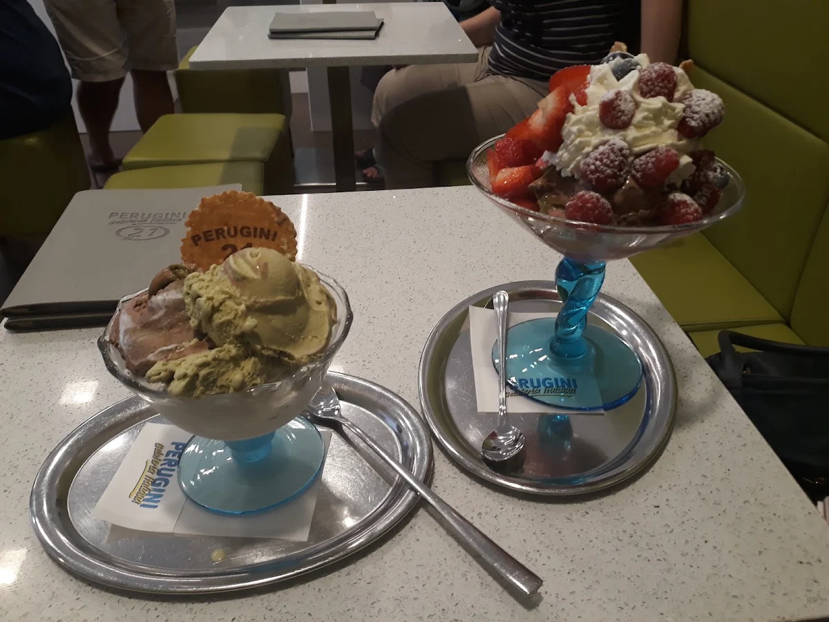 Gemischtes Eis Mit Früchte