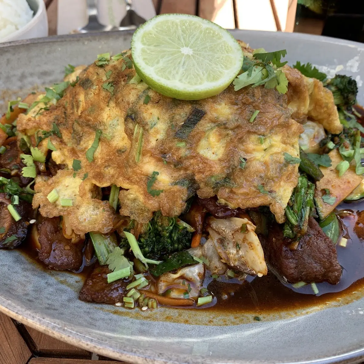 Basilikum Beef Mit Thai Omlett