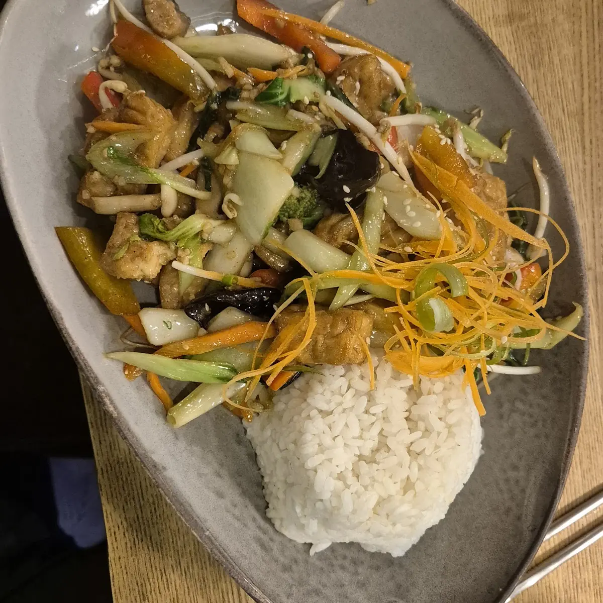 Crispy Duck Auf Zartes Gemüse