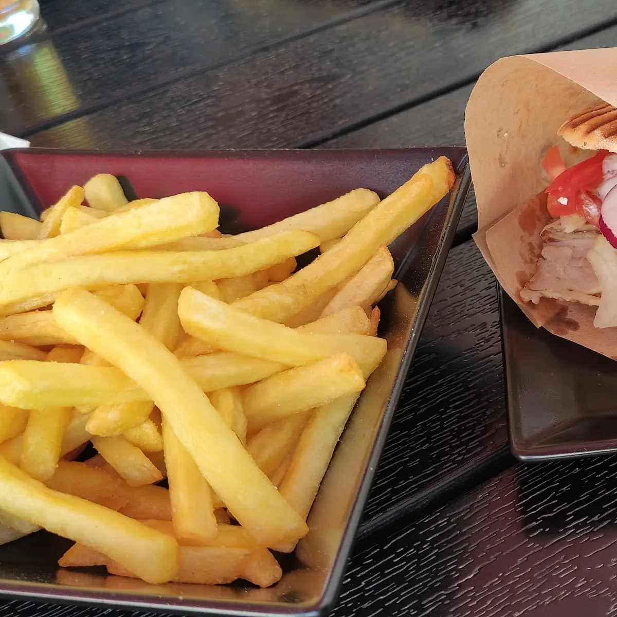 Kebab Sandwich Und Pommes