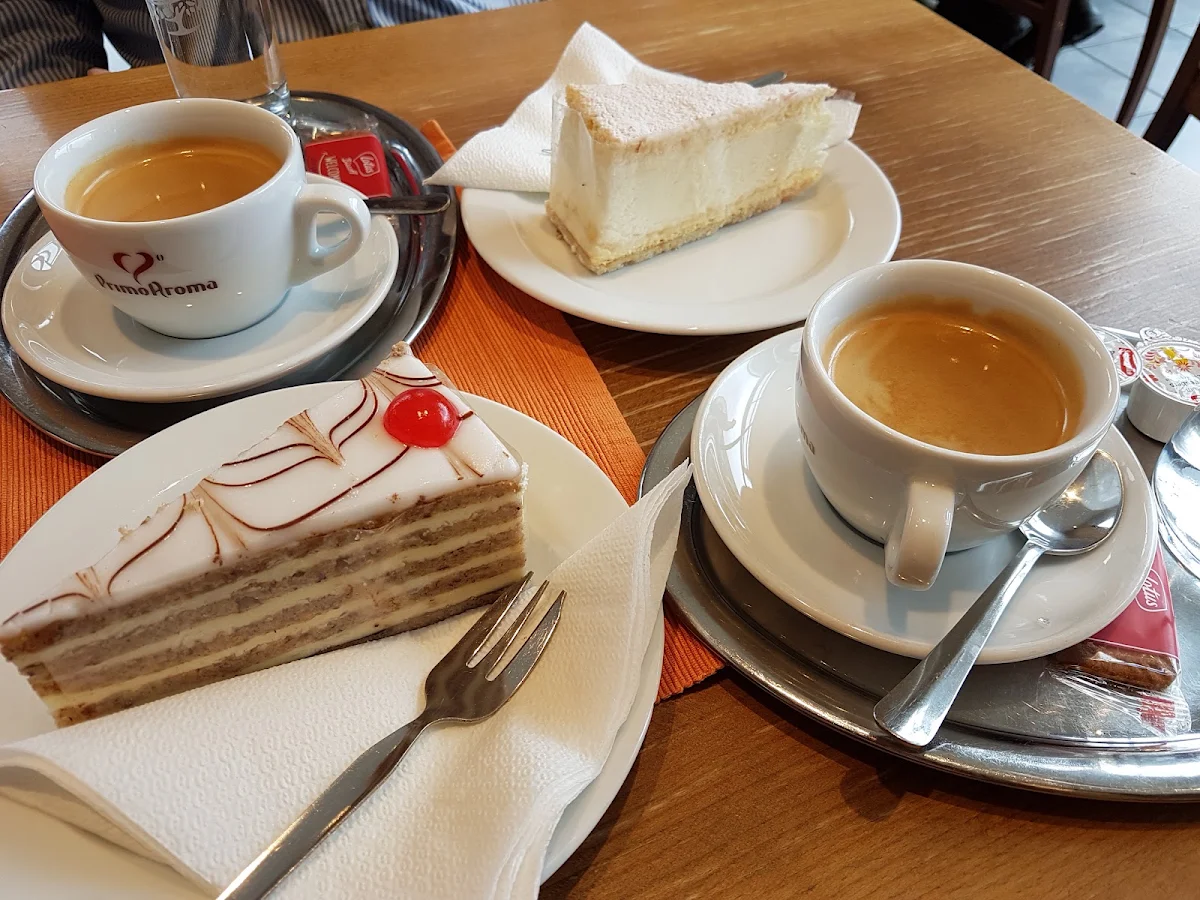 Esterhazitorte Und Topfentorte
