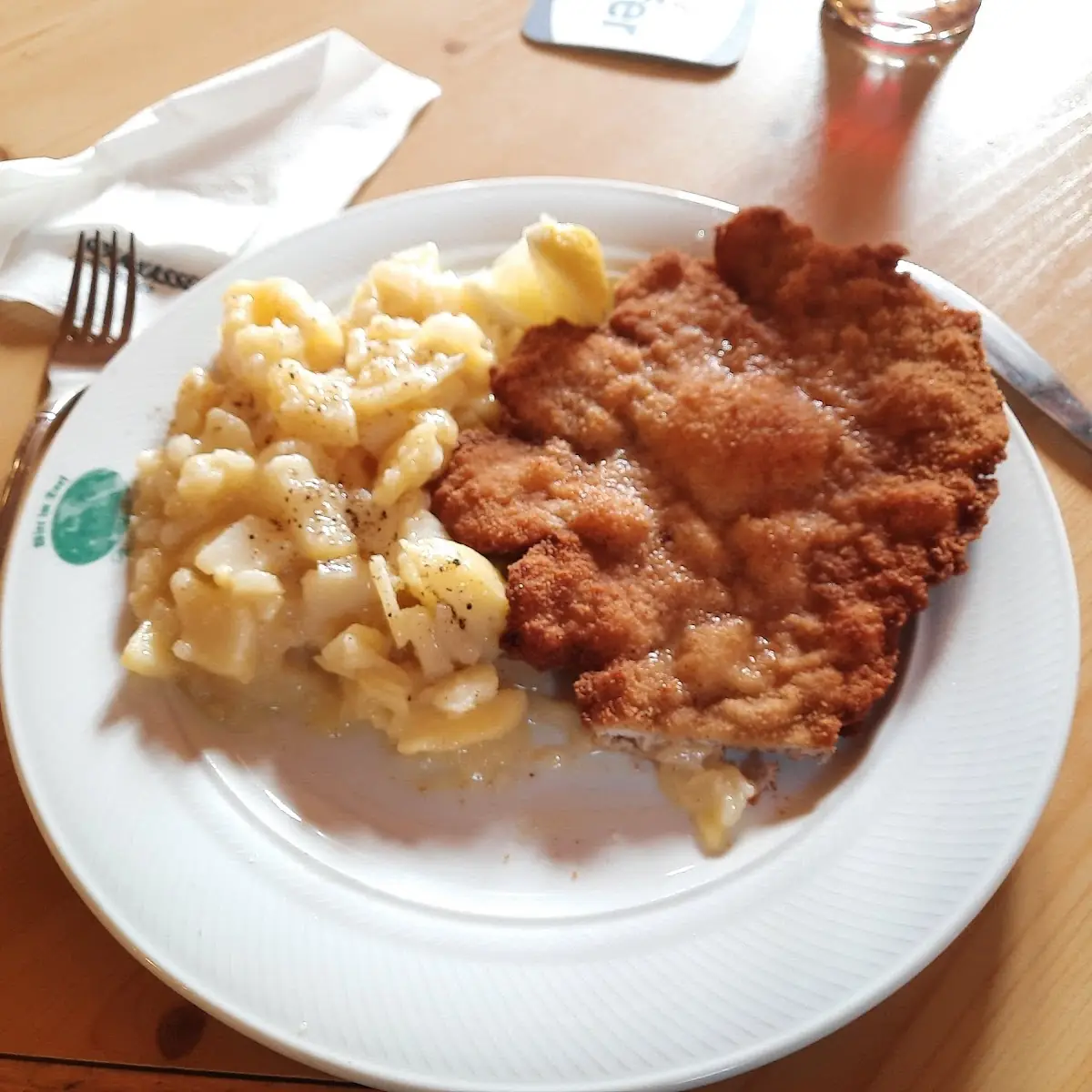 Gebackenes Karreeschnitzel Mit Kartoffelsalat