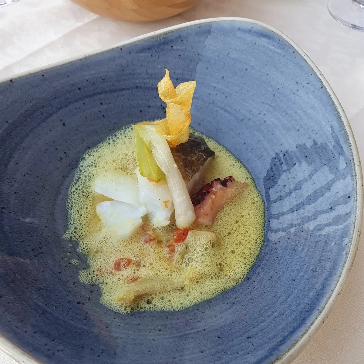 Dorsch Und Oktopus In Mildem Curry