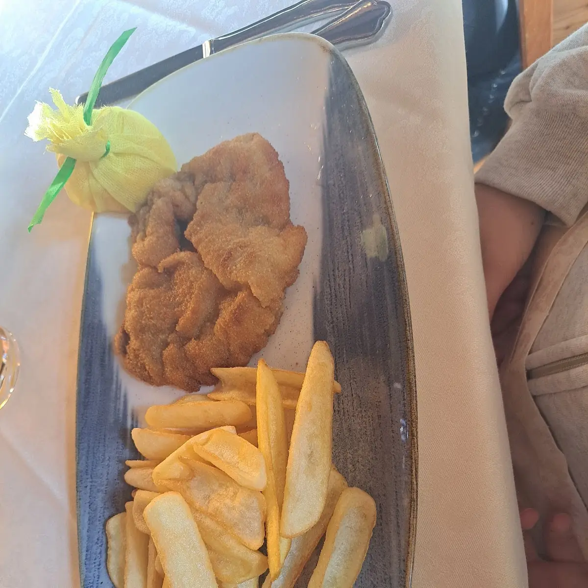 Wiener-schnitzel Mit Pommes