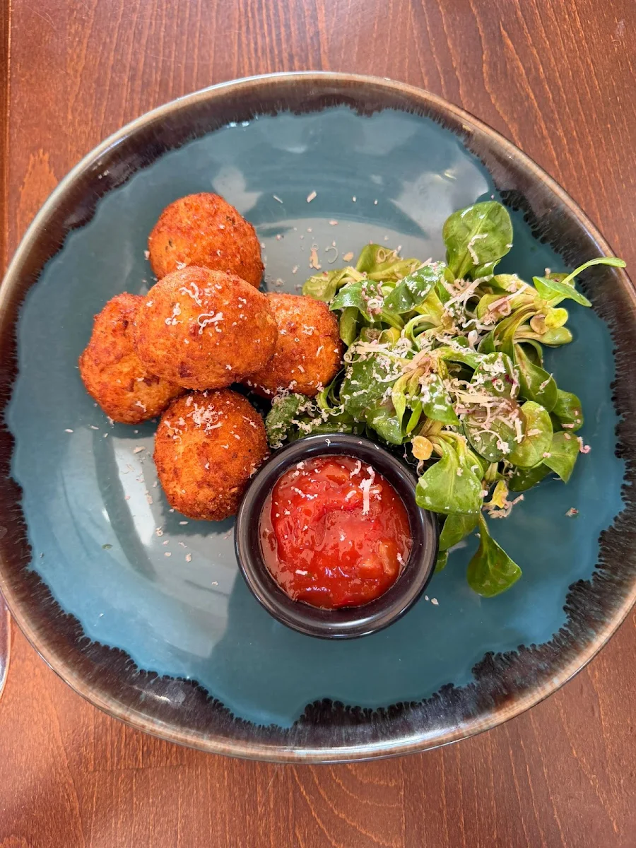 Highlights, VIVES - Bistro & Café
