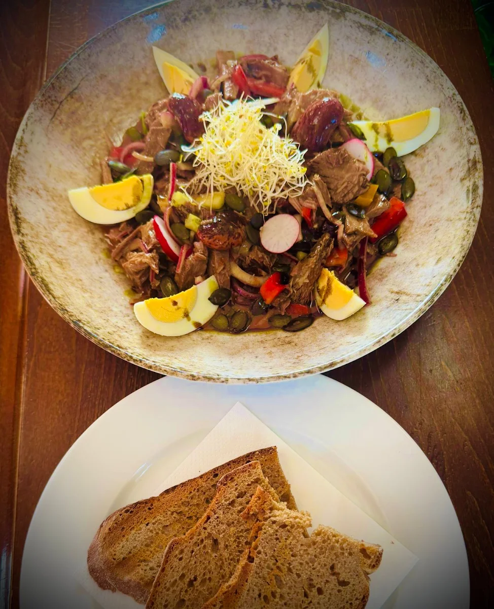 Highlights, VIVES - Bistro & Café