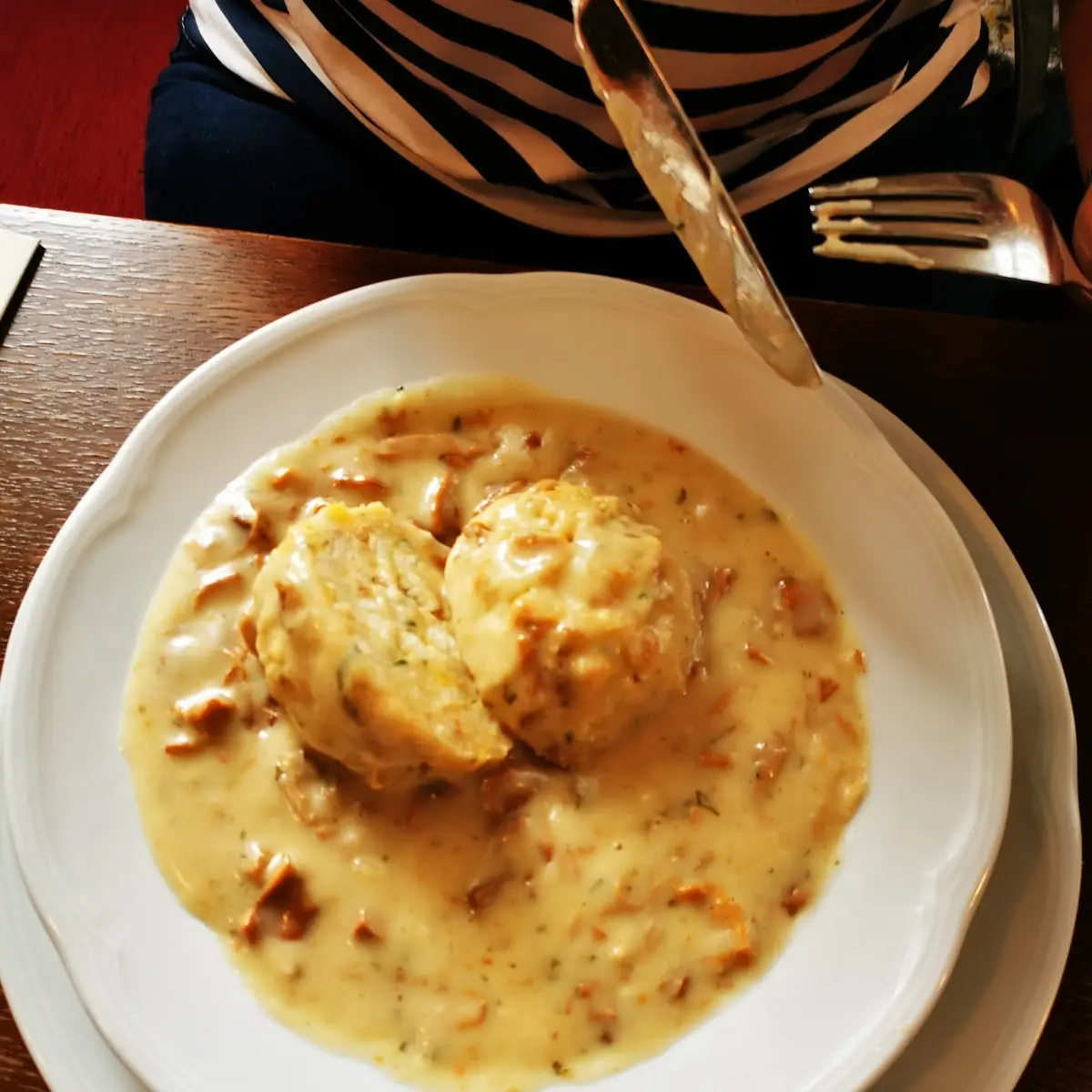 Eierschwammerlsauce Mit Semmelknödel