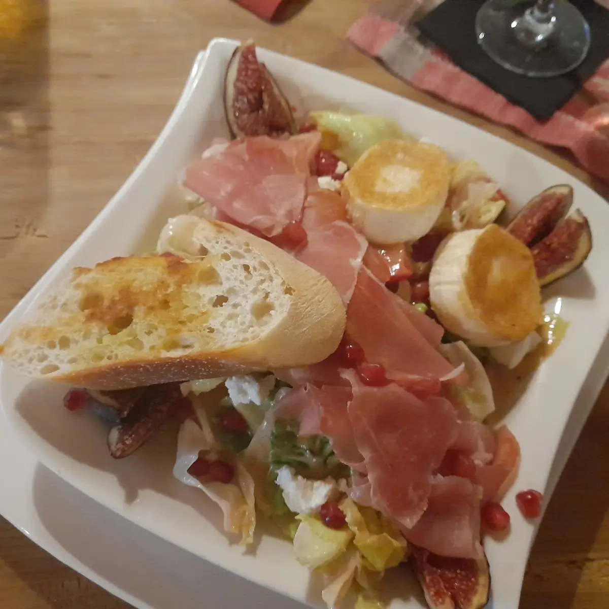Sommersalat Mit Feigen Und Ziegenkäse