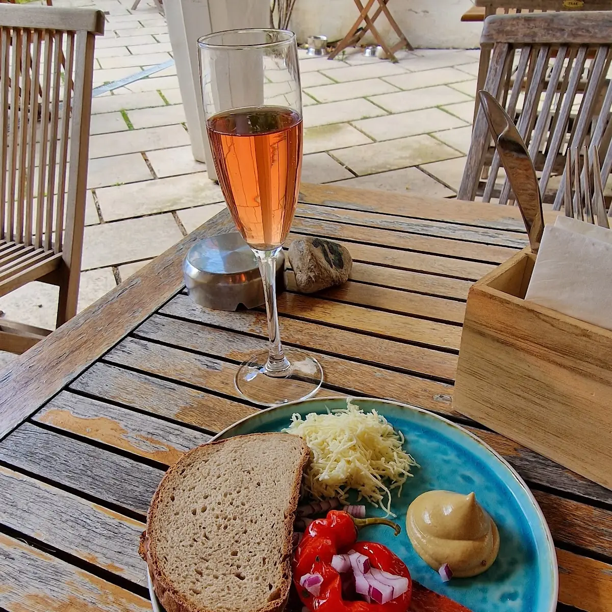 Knusprig Gebratenes Bauchfleisch Torreznos Mit Brot Pfefferoni Senf Und Kren