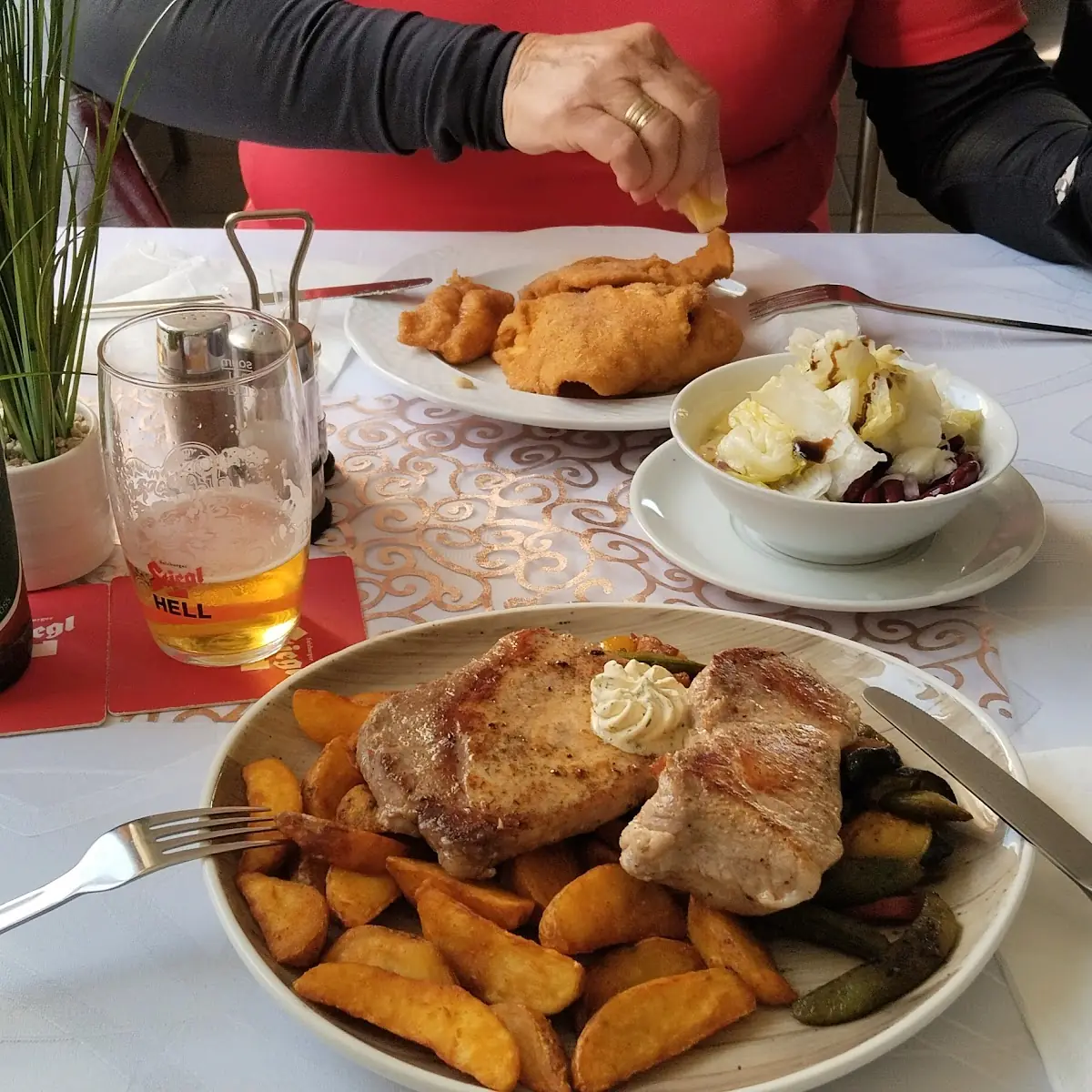 Grillkotelett Und Hühnerschnitzel
