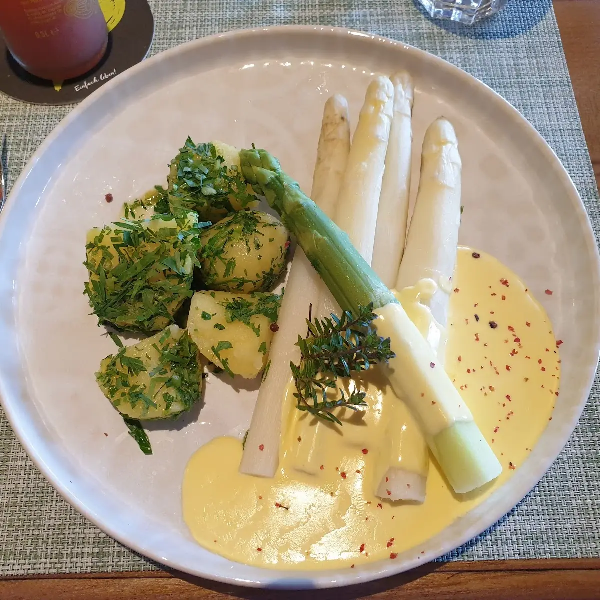 Solospargel Mit Petersilie Erdäpfel