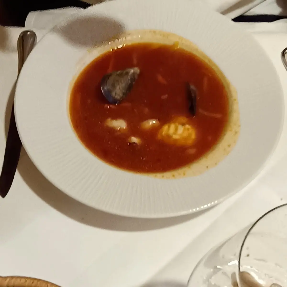 Scharfe Fischsuppe