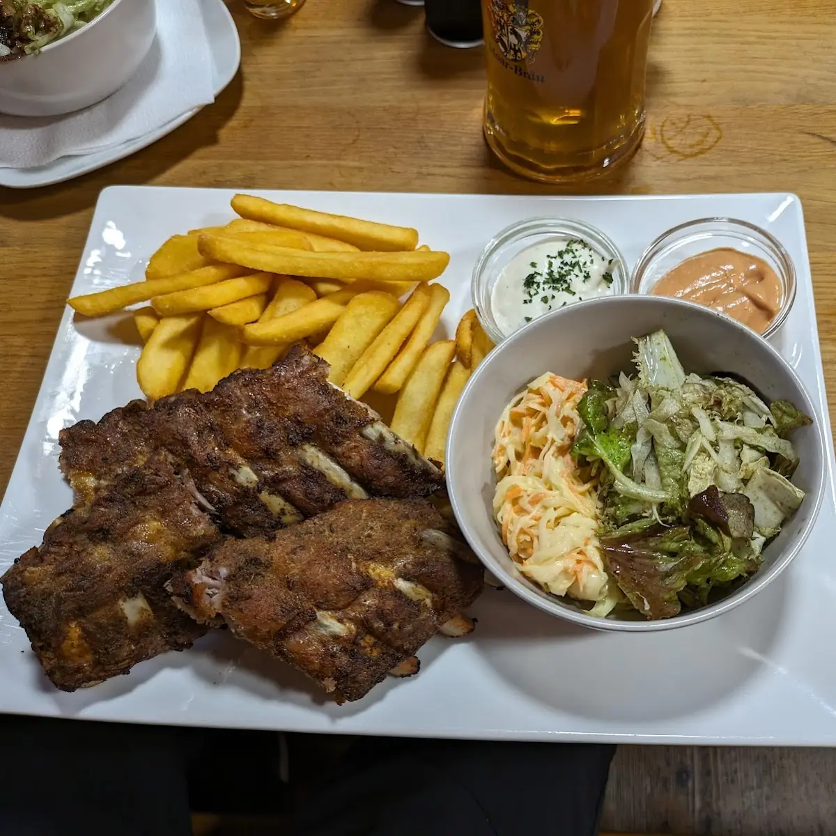 Ripperl Mit Pommes Und Kleinem Salat