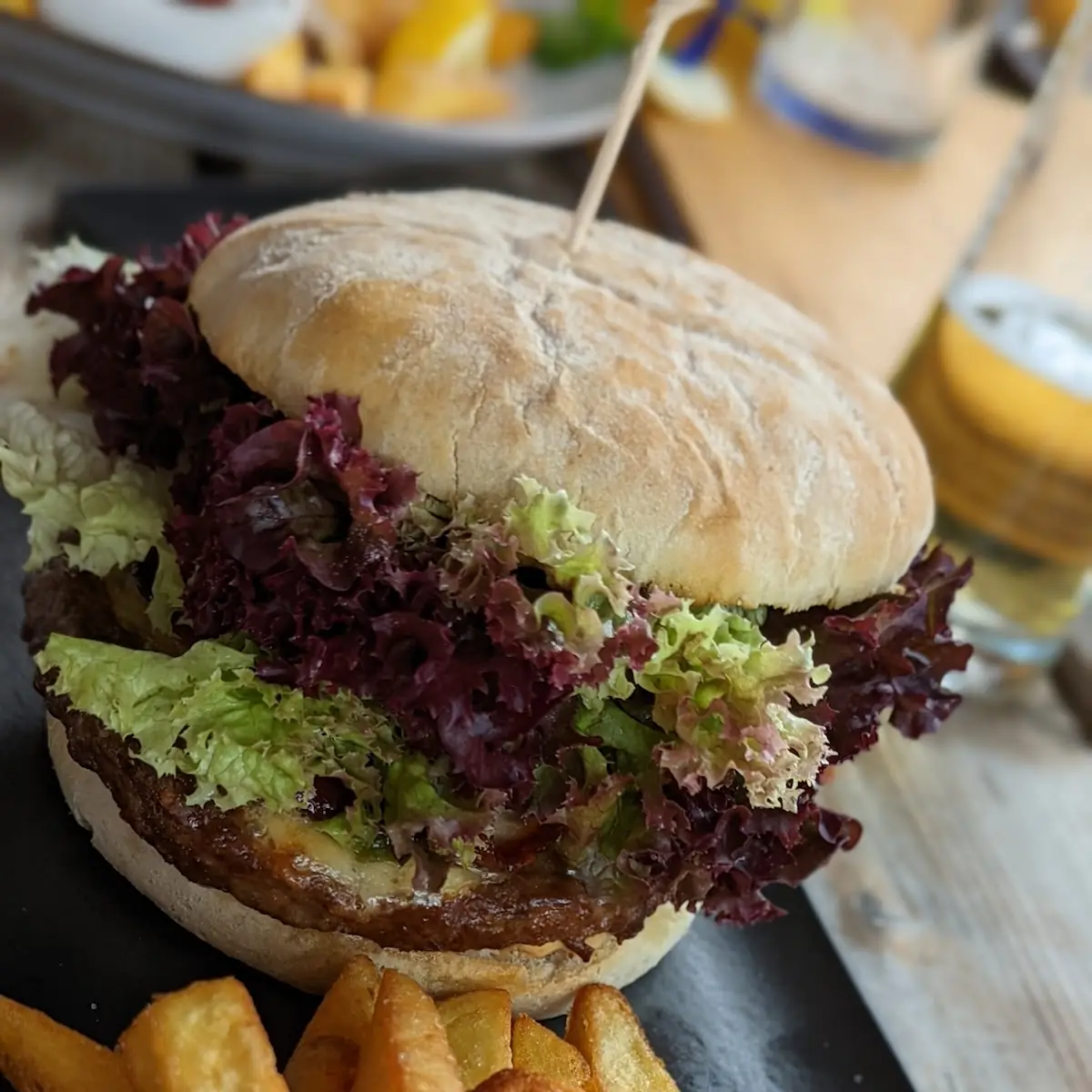 Alpenburger Mit Pommes Frites