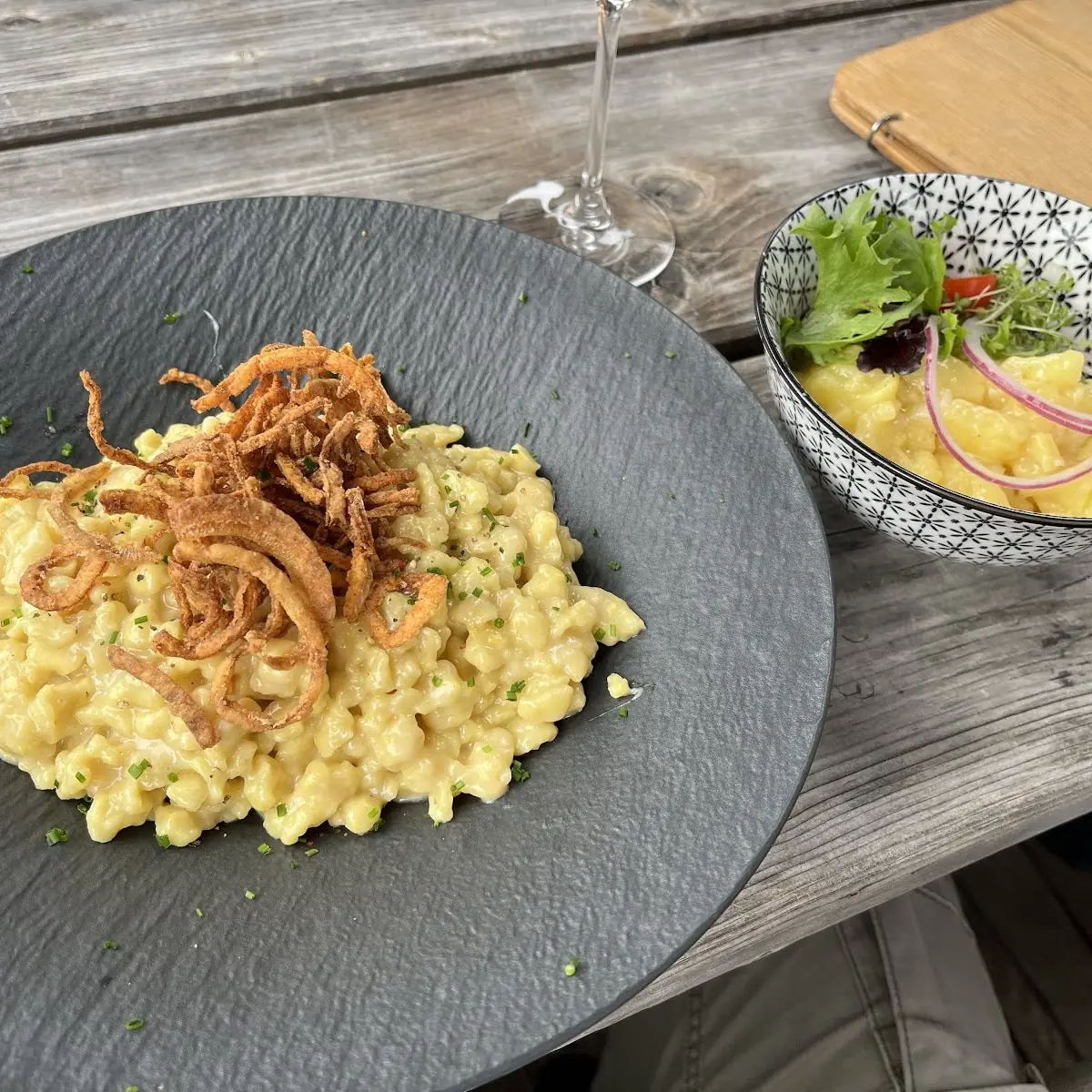 Käsespätzle Mit Kartoffelsalat