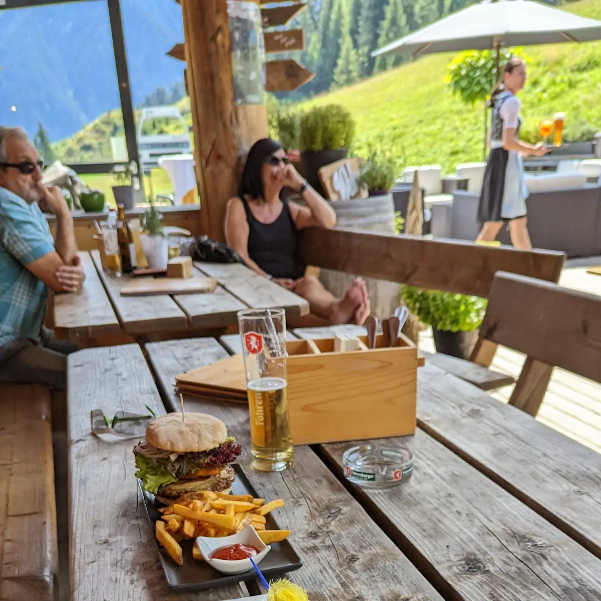 Wienerschnitzel Vom Schwein Mit Pommes
