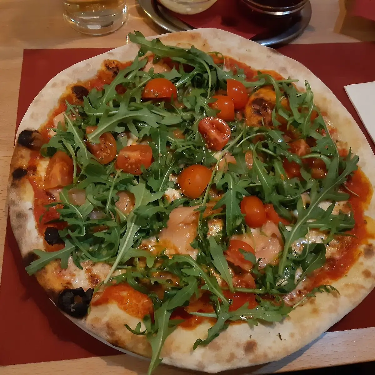 Pizza Mit Lachs Und Ruccola