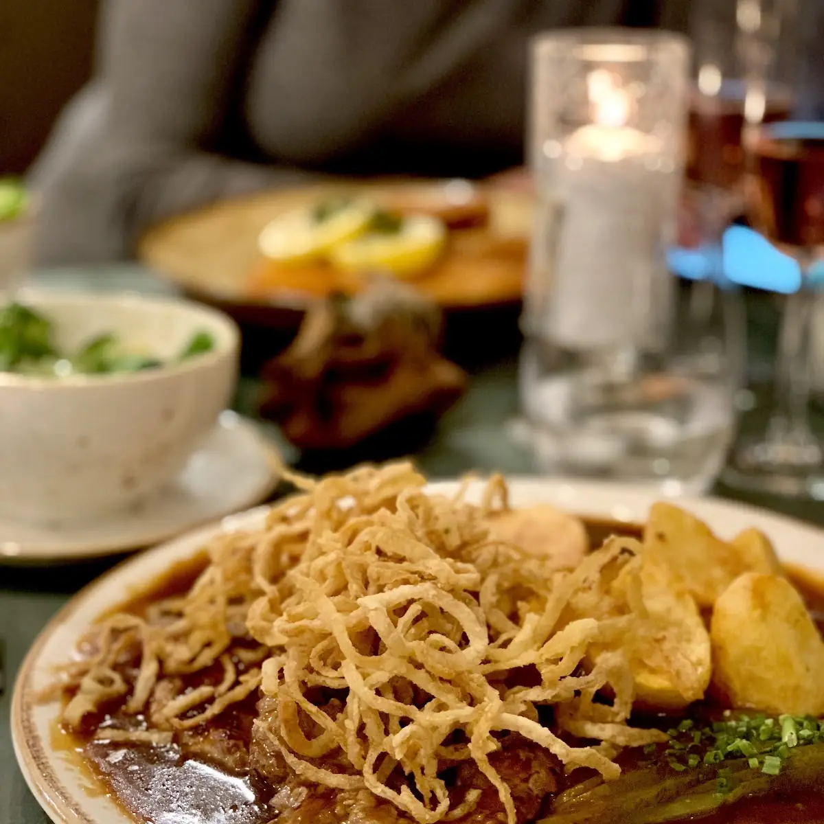 Rosa Gebratener Zwiebelrostbraten