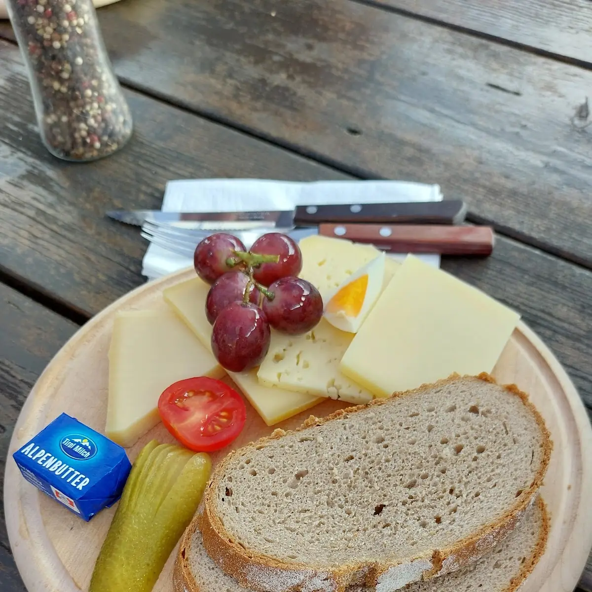 Kleine Jause Und Wurstsalat