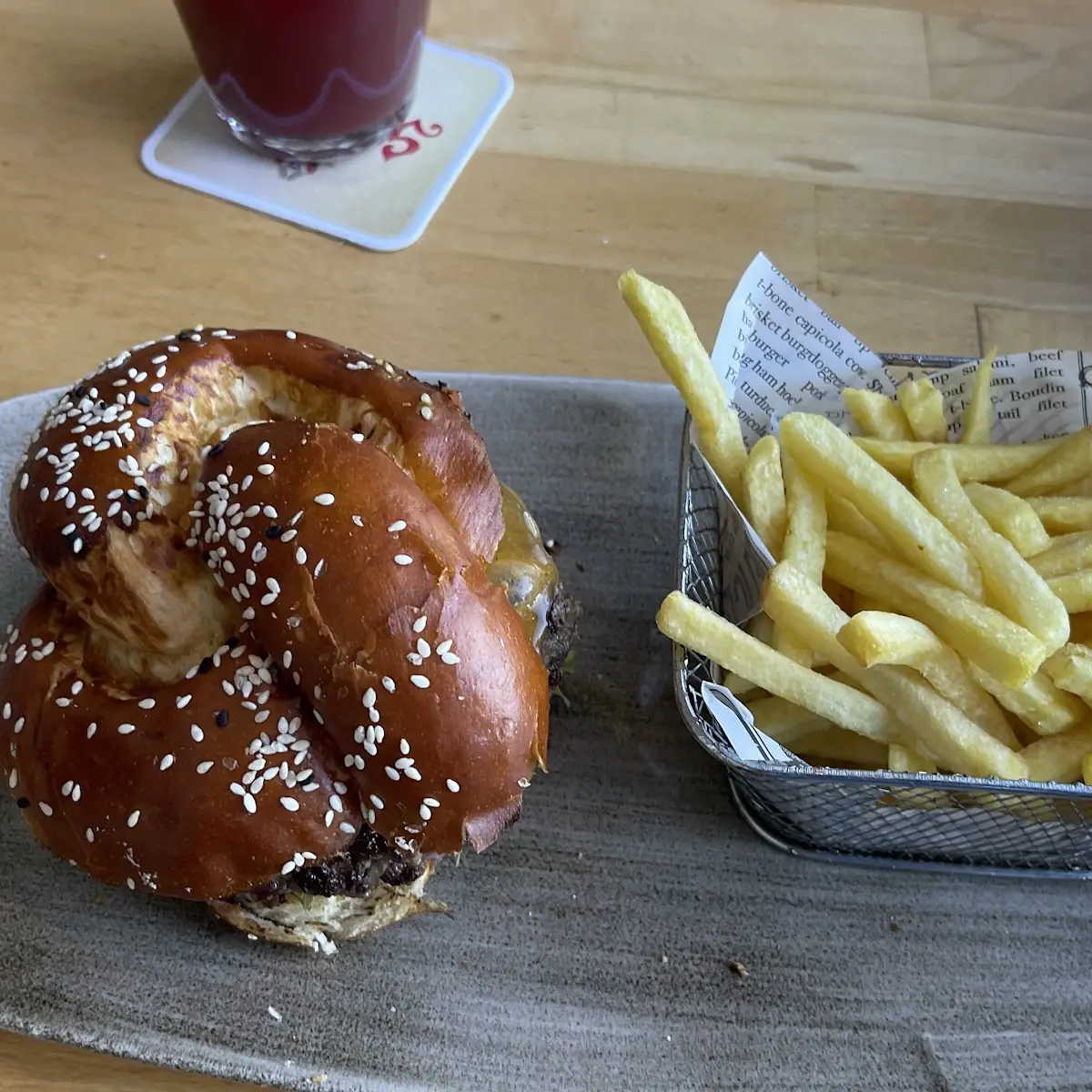 Angus Burger Mit Pommes