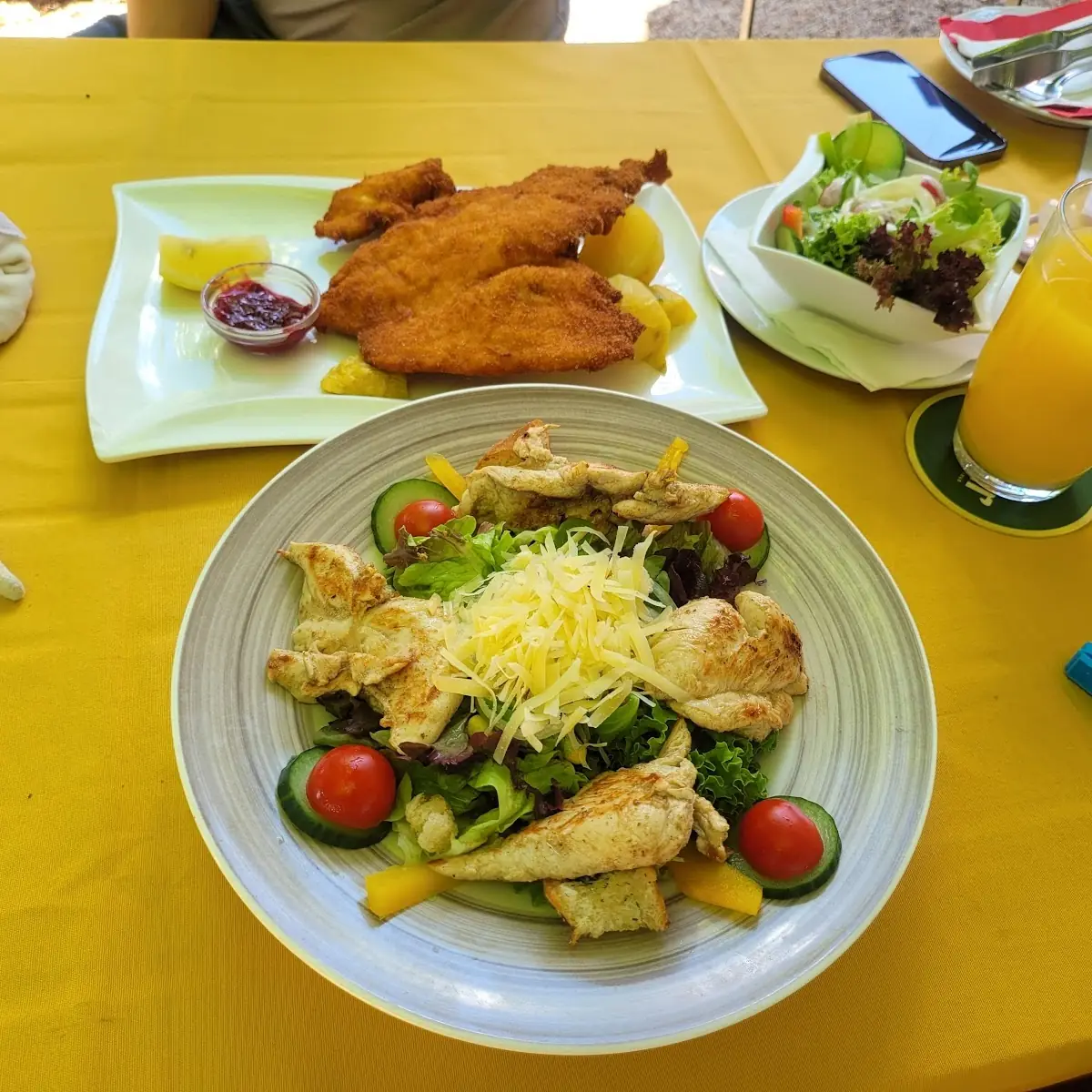 Steirischer Backhenderlsalat