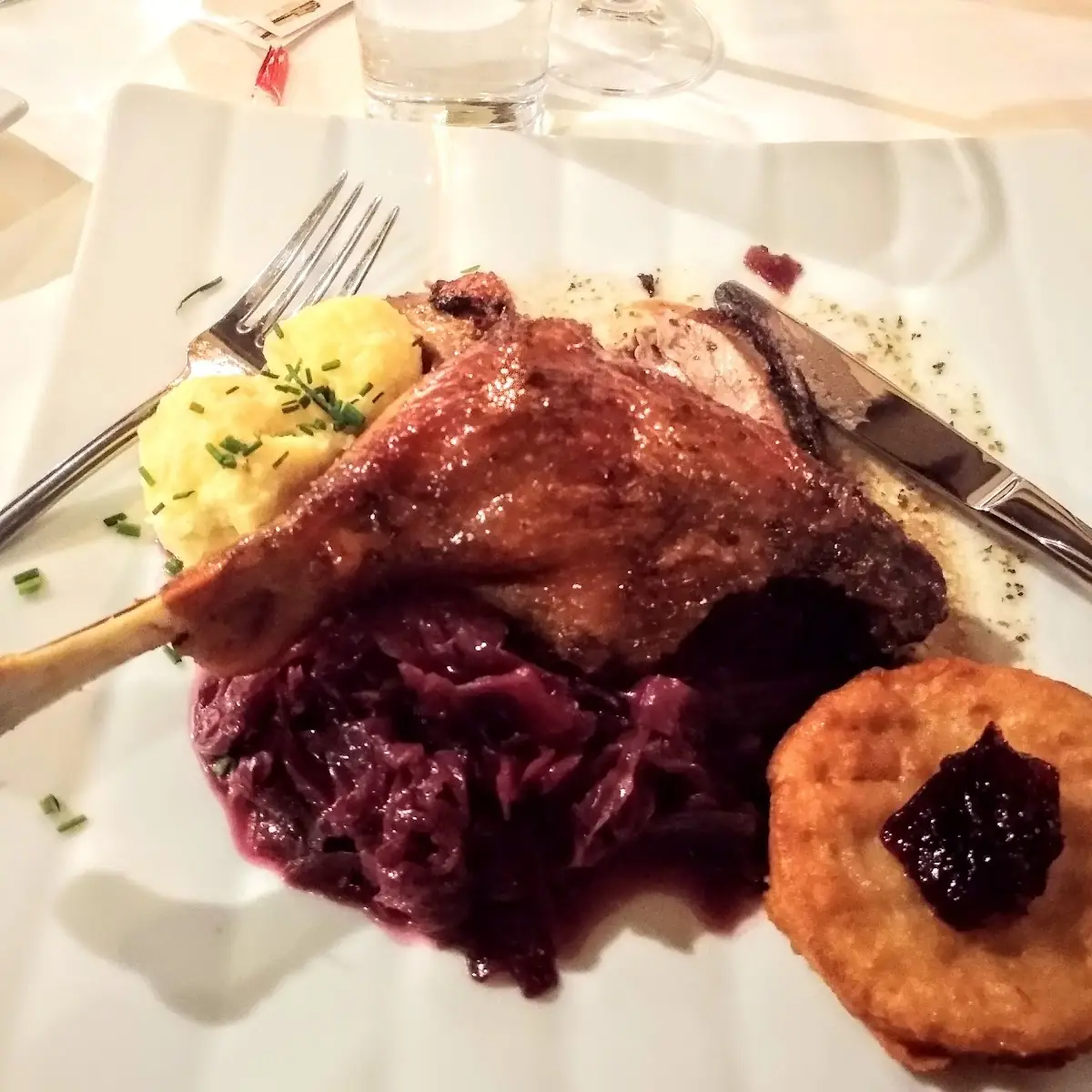 Martinigansl Mit Rotkraut Und Kartoffelknödel