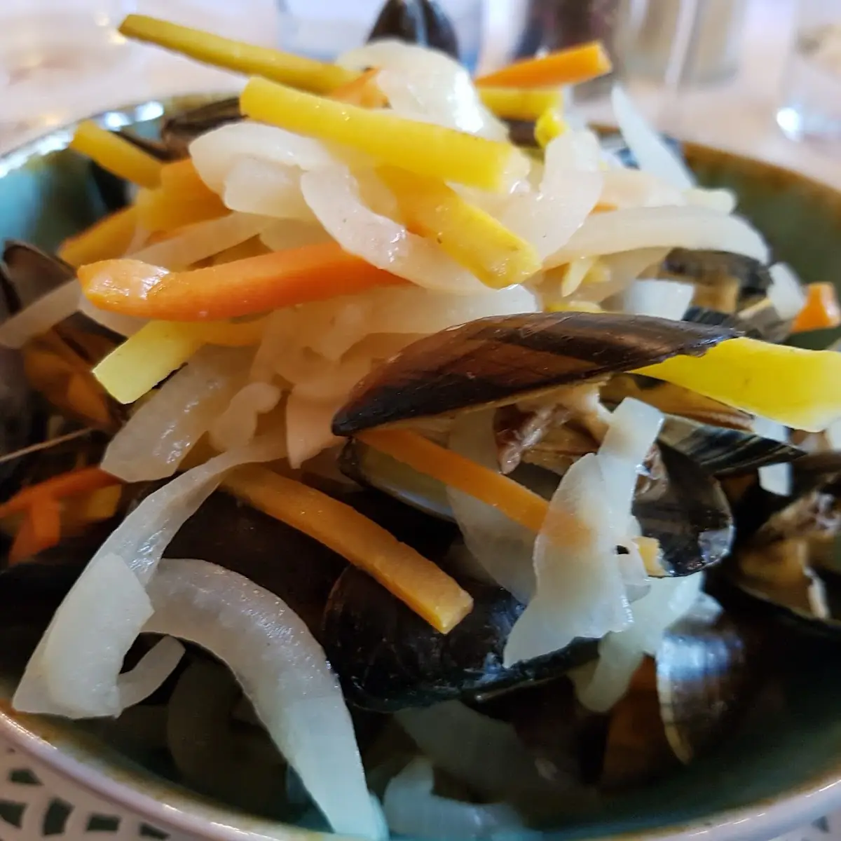 Muscheln Auf Wurzelgemüse