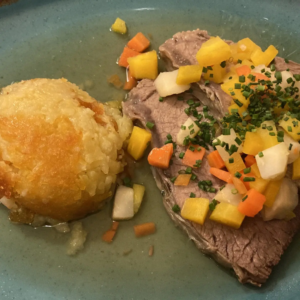 Tafelspitz Mit Wurzelgemüse Und Kartoffelstampf