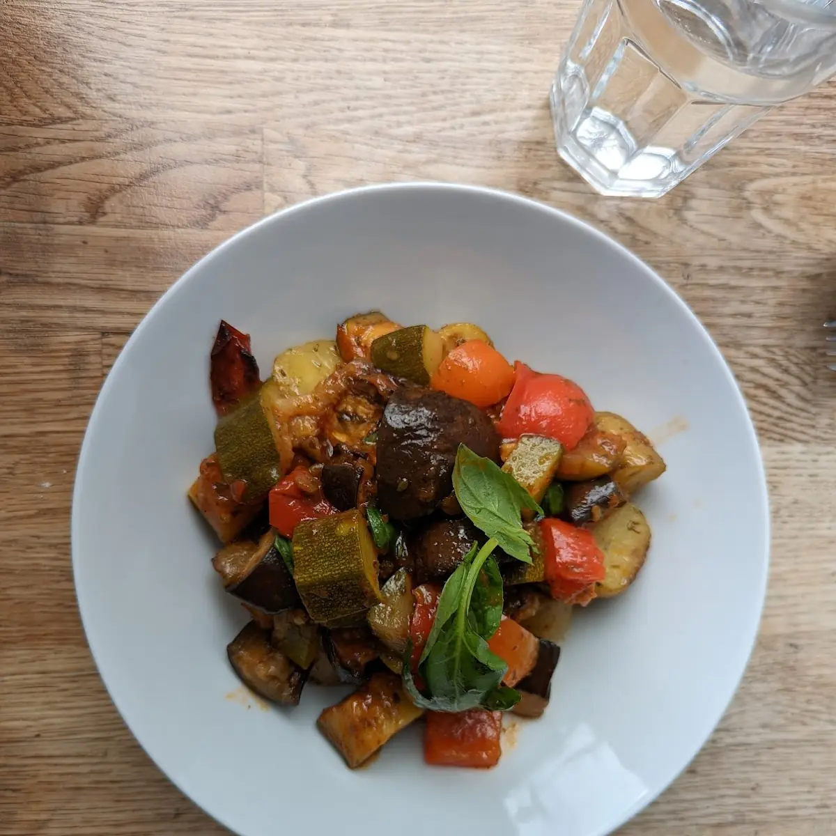 Ratatouille Mit Gebackenen Rosmarinerfäpfel