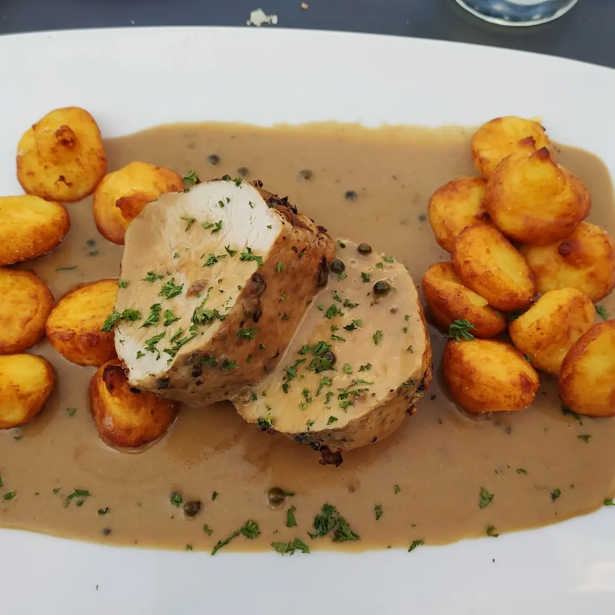 Schweinerückensteak Mit Pfefferrahmsauce Und Kartoffelkrapferl