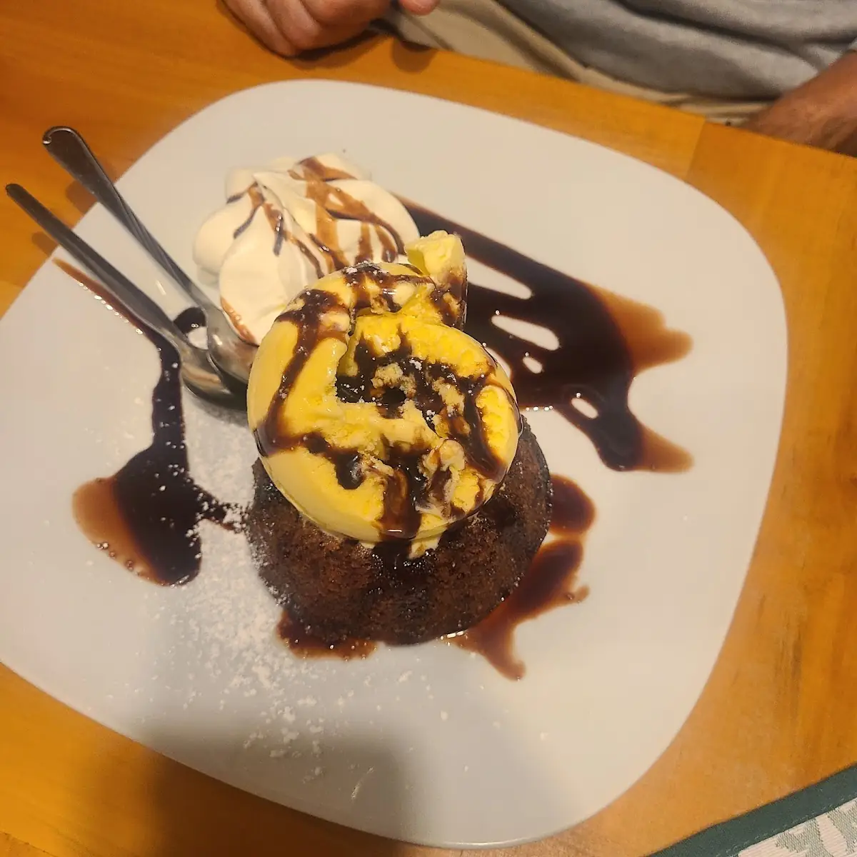 Schoko-nusskuchen Mit Vanilleeis