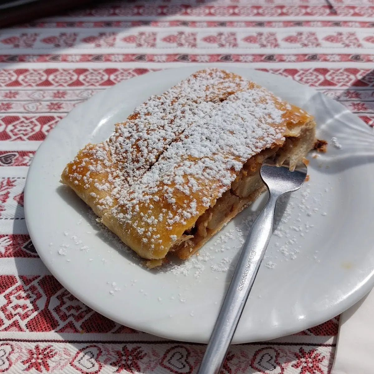 Portion Mürber Apfelstrudel