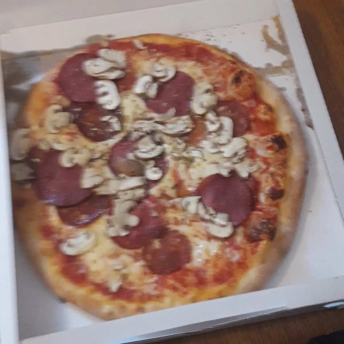 Pizza Mit Salami