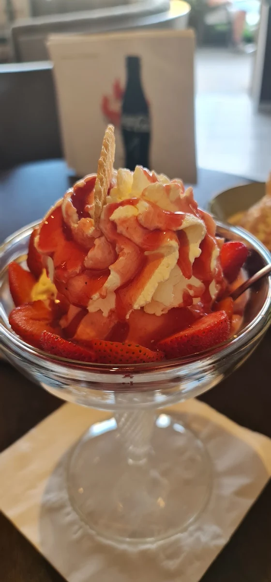 Erdbeerenbecher