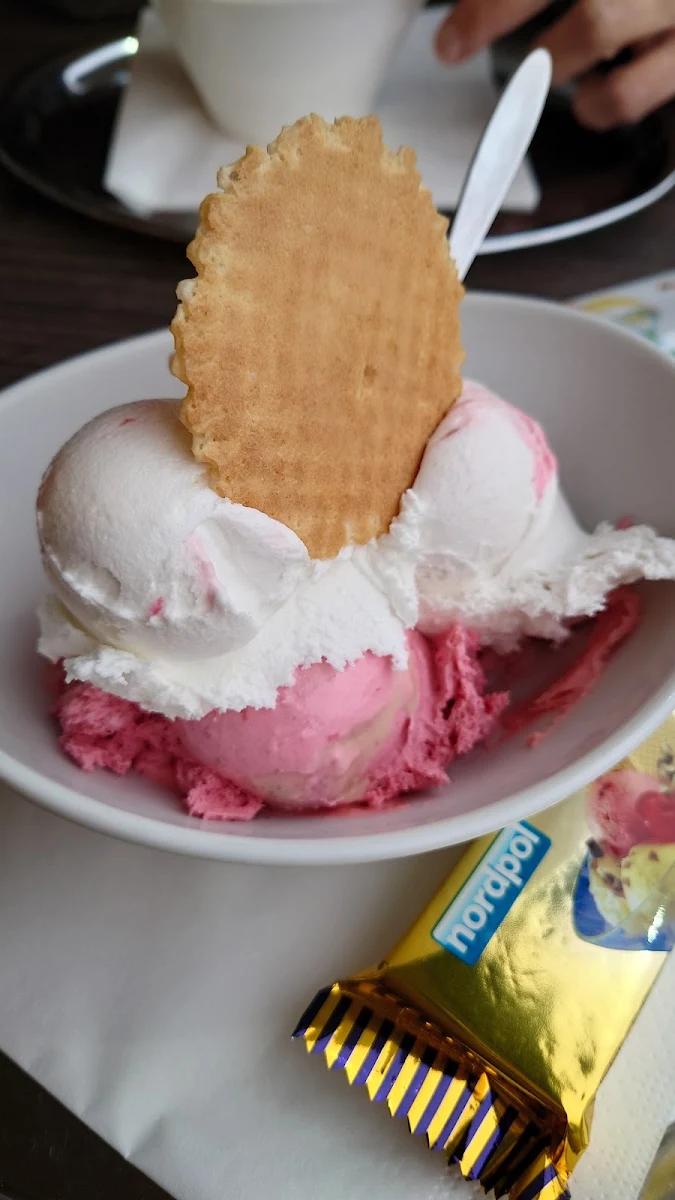 Gemischtes Eis Banane Zitrone Himbeer