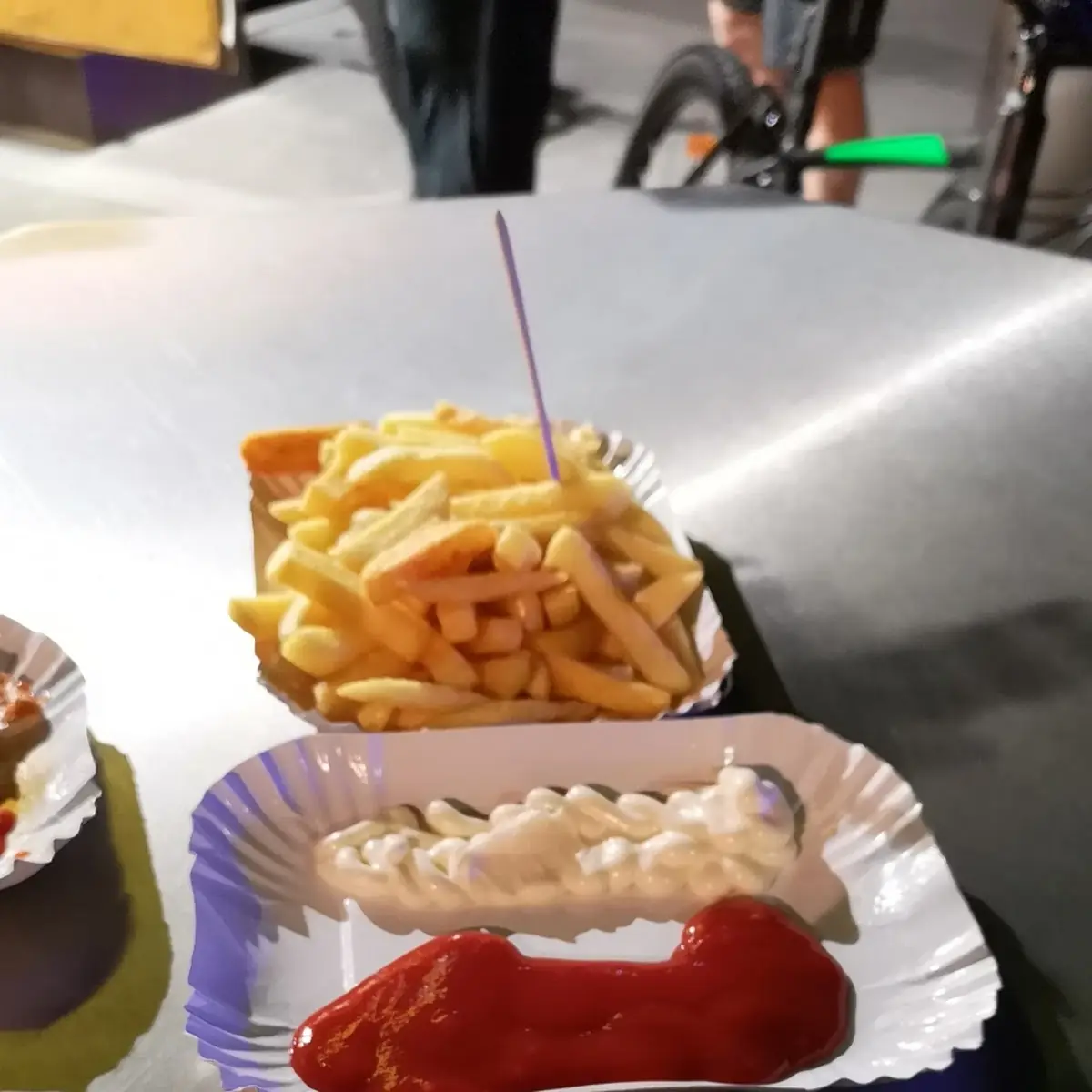 Currywurst Und Pommes